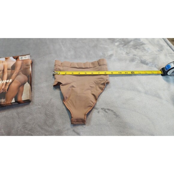 Skims Brown Sienna Small Seamless Sculpt Mid Waist Thong NWOT - Picture 4 of 7